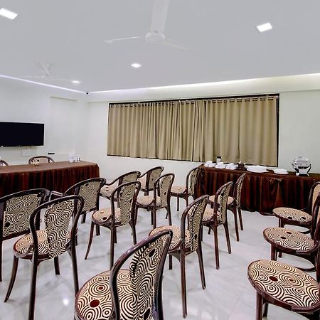 Hotel Shital Inn Ahmedabad Bagian luar foto