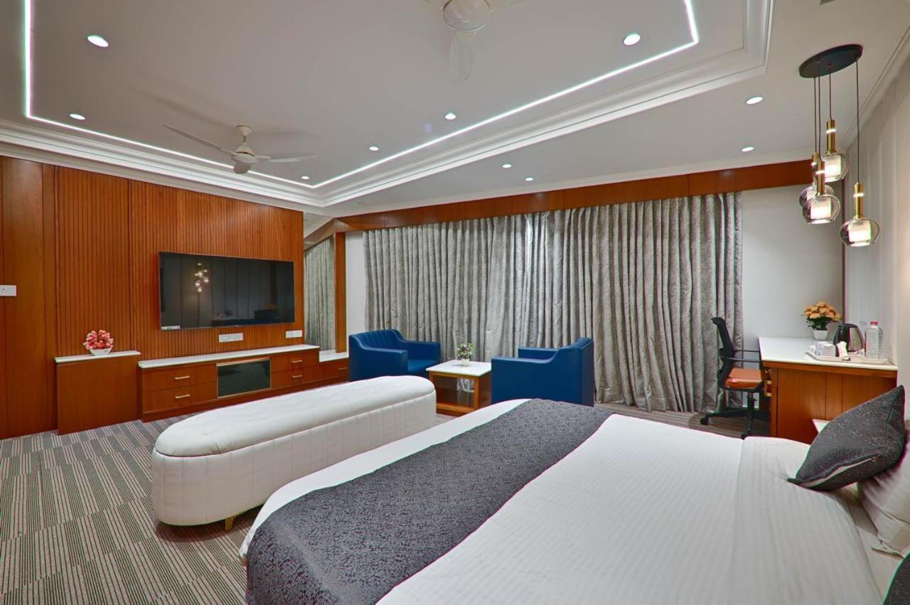 Hotel Shital Inn Ahmedabad Bagian luar foto