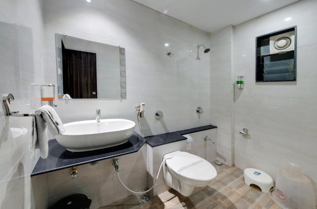 Hotel Shital Inn Ahmedabad Bagian luar foto