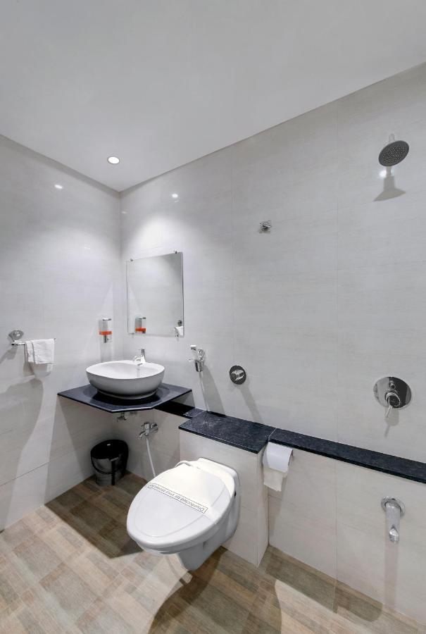 Hotel Shital Inn Ahmedabad Bagian luar foto