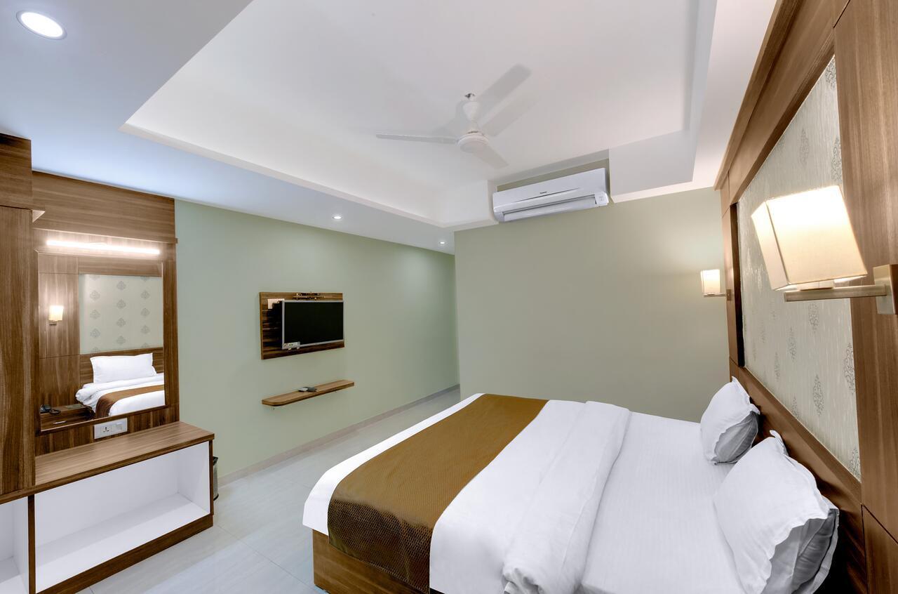 Hotel Shital Inn Ahmedabad Bagian luar foto